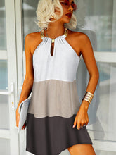 Vestido de bosque con cuello halter de metal